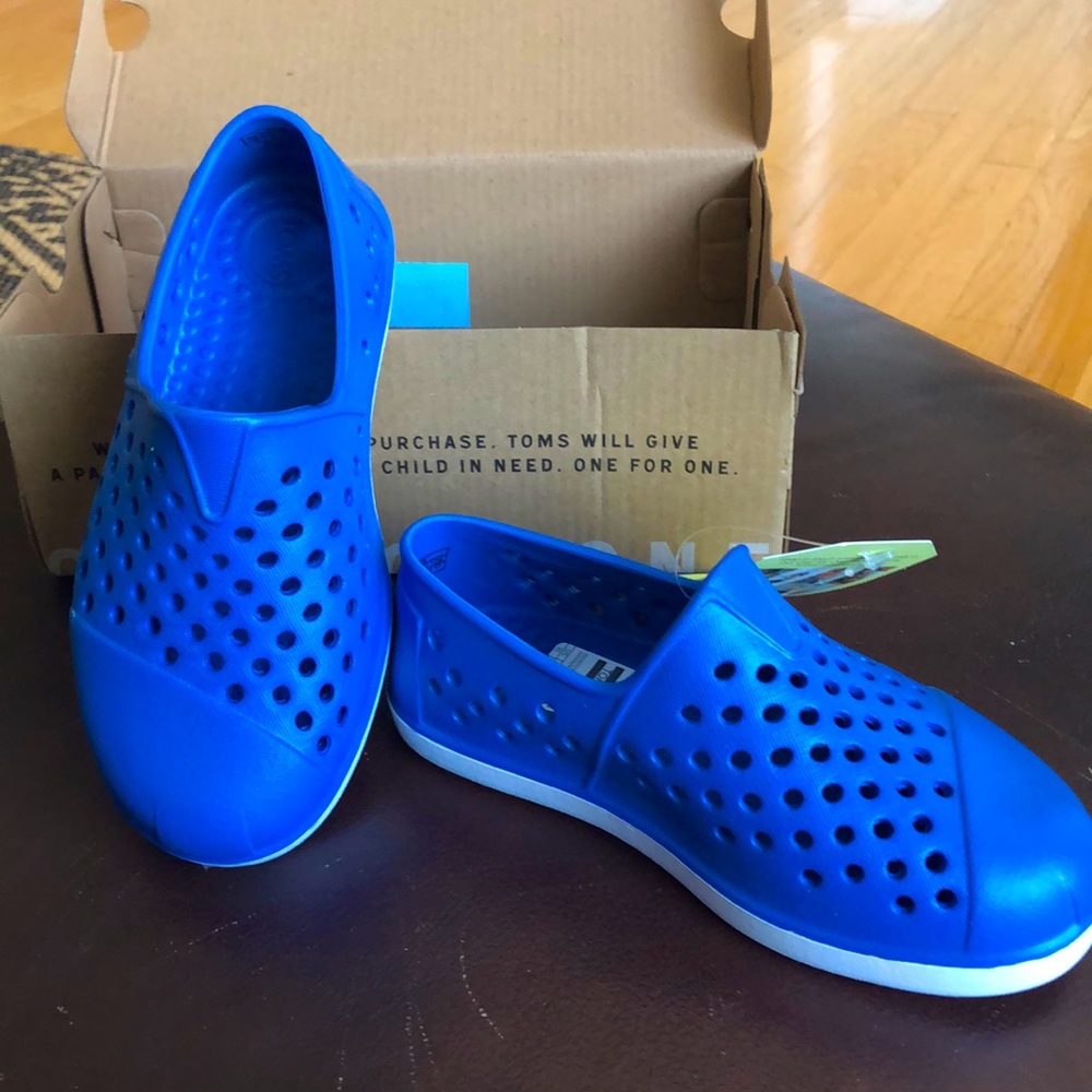TOMS Romper waterproof shoes Tiny TOMS size 10 toddler-blue
